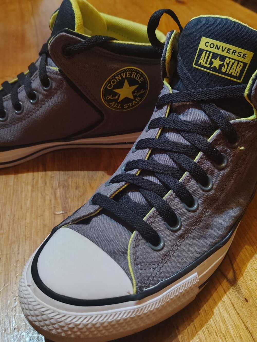 Converse High tops - Picture 3 of 5